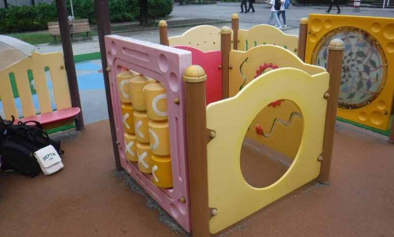 錦糸公園の小さい子向けの複合遊具内の秘密基地
