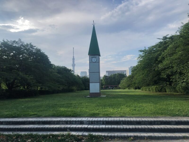 猿江恩賜公園の中央広場の時計塔