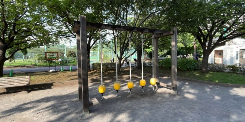 亀戸中央公園の児童コーナーのロープ渡し