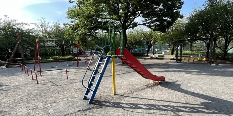 亀戸中央公園の児童コーナーの滑り台